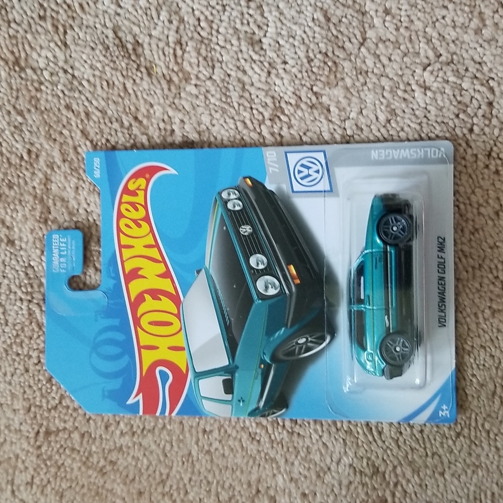 Hot wheels mechanix collectable gloves and car
